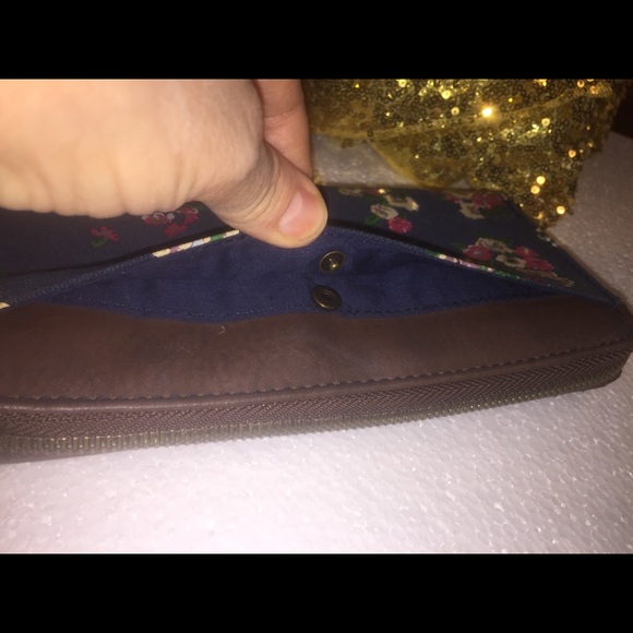 billaBONG Tassel Zip Around Wallet - Picture 10 of 11